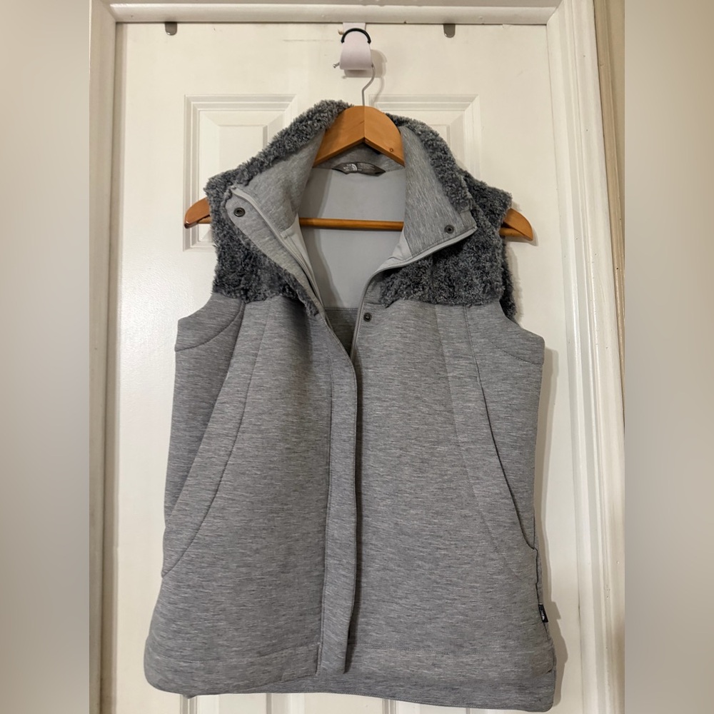 Women’s The north face vest Gray